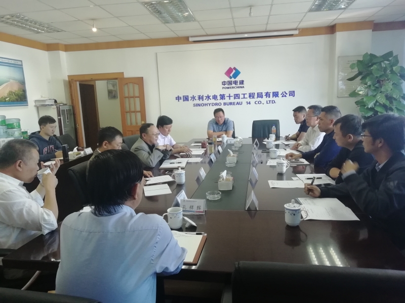 开展座谈会.jpg